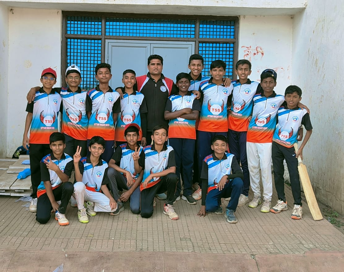 ट्वींकलिंग स्टार स्कूलच्या क्रिकेट संघाचा विभागीय स्पर्धेत विजय.राज्यस्तरीय स्पर्धेसाठी निवड.