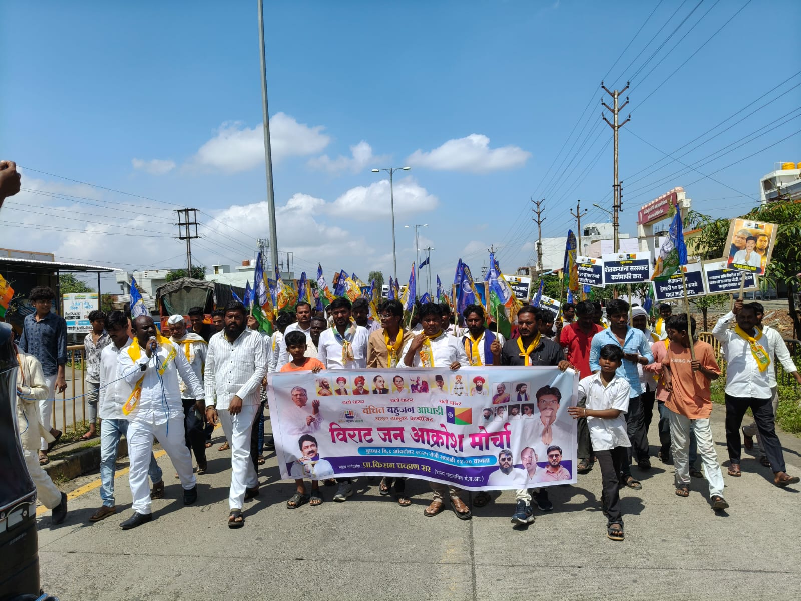 धारूर तहसीलवर वंचित बहुजन आघाडीचा जन आक्रोश मोर्चा धडकला