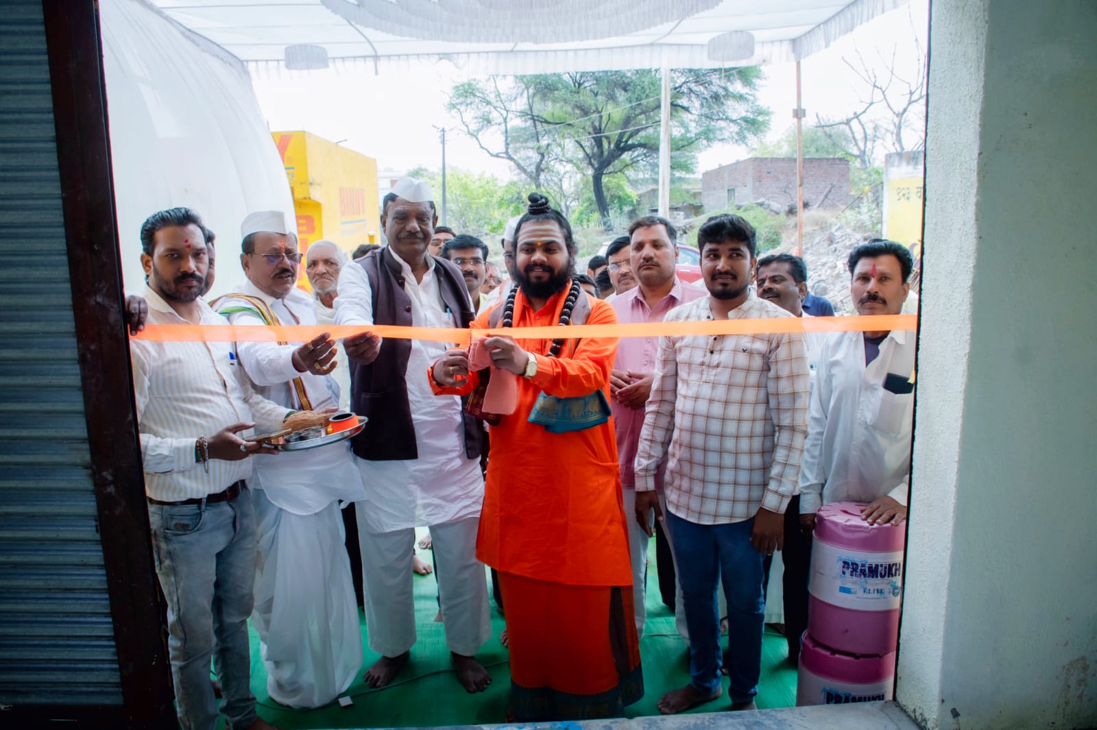 परमपूज्य गुरुवीरूपाक्ष शिवाचार्य महाराजांच्या शुभहस्ते मानूर येथे “संजीवनी क्लिनिक”चे उद्घाटन संपन्न